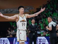 开云APP-步行者逆转广州队，张镇麟高光表现的简单介绍
