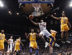 开云官网-F1街道赛般的篮球焦点战，火箭以精准战术全面压制爵士