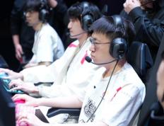 开云体育中国-FNC碾压T1，Scout完成史诗逆转激烈交锋淘汰赛，留下经典瞬间