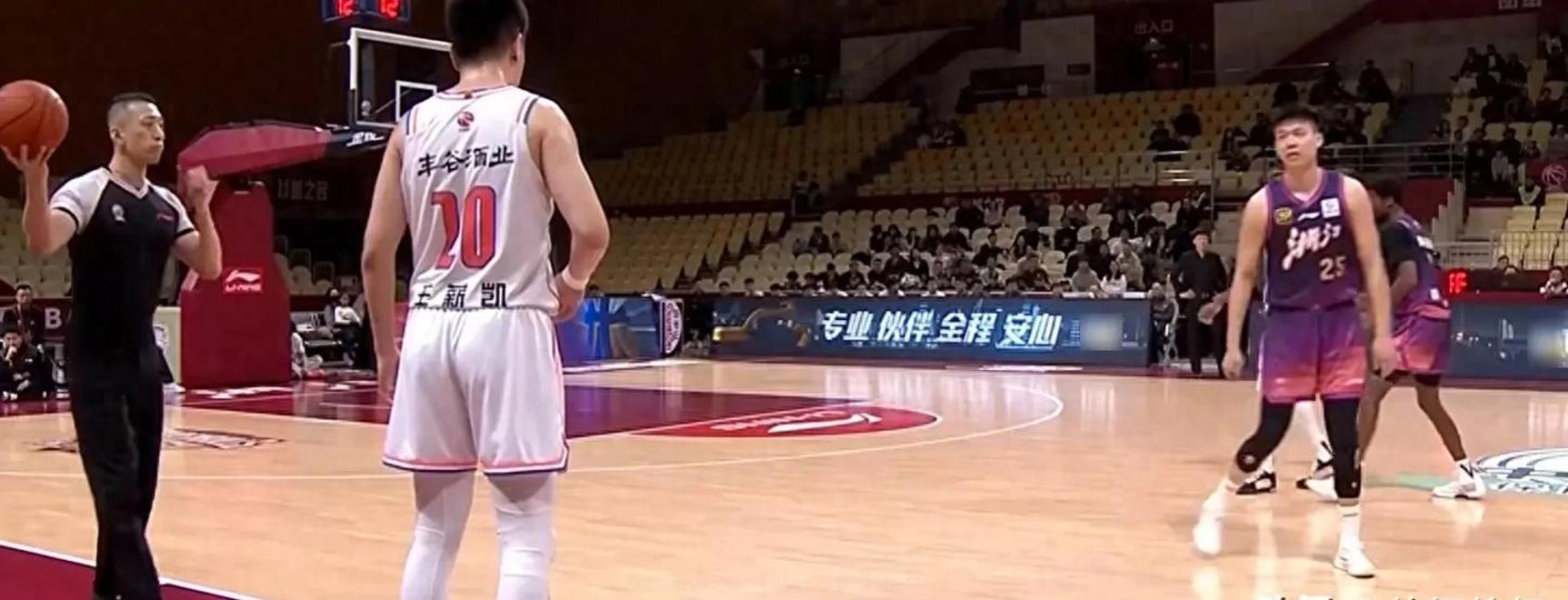 开云体育入口-浙江男篮击溃四川队，全面优势
