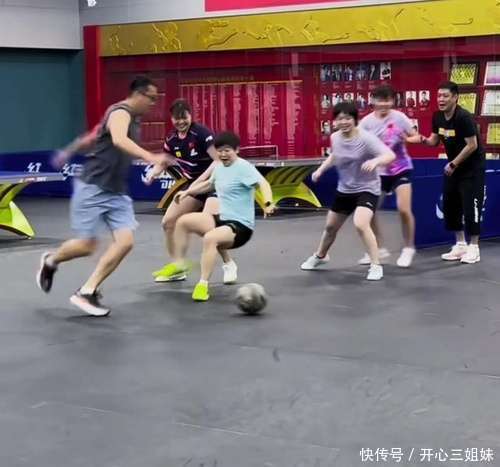 开云体育中国-队内表现哨兵：谁将成为球队的中流砥柱？