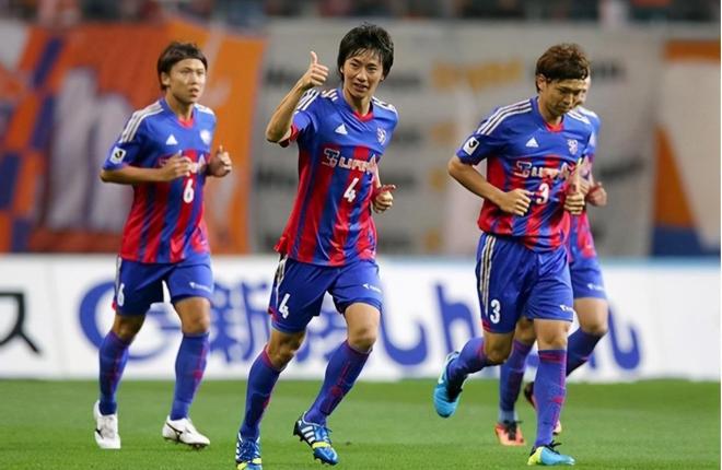 开云体育官方网站-巴黎FC前锋连入三球，领队逆转胜局