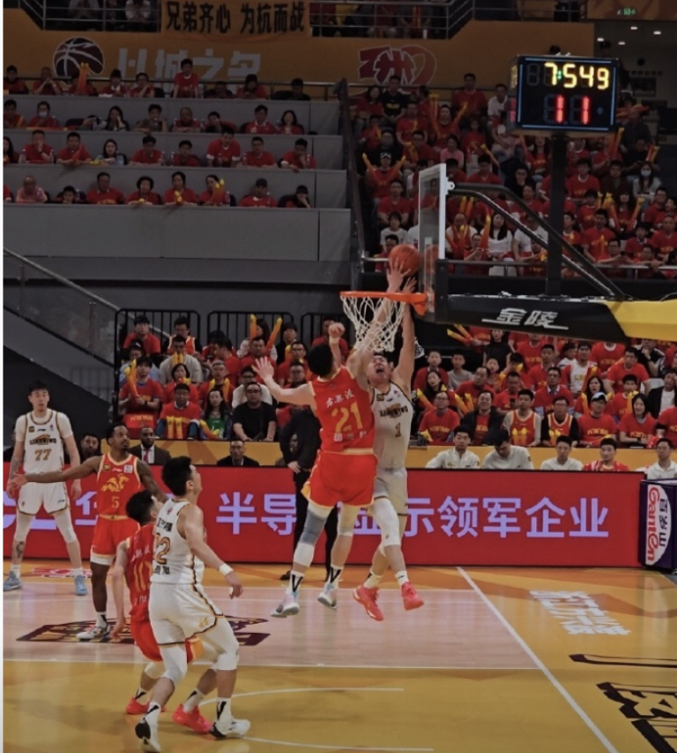 开云平台-篮球比赛复赛进行中，各队精神状态高涨