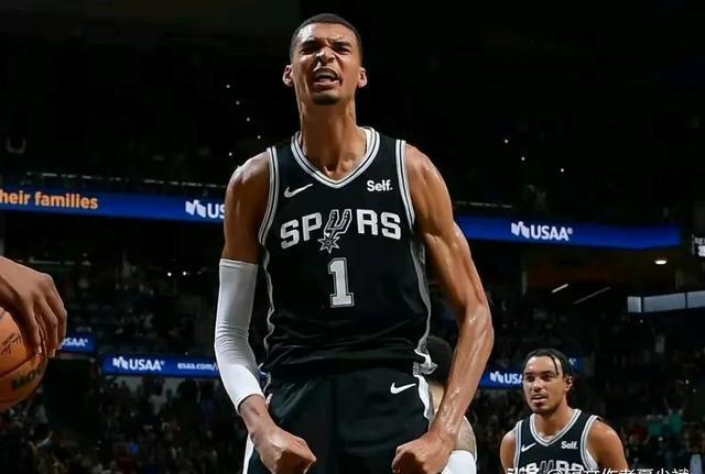 开云体育app-马刺队新援表现抢眼,帮助球队扭转颓势