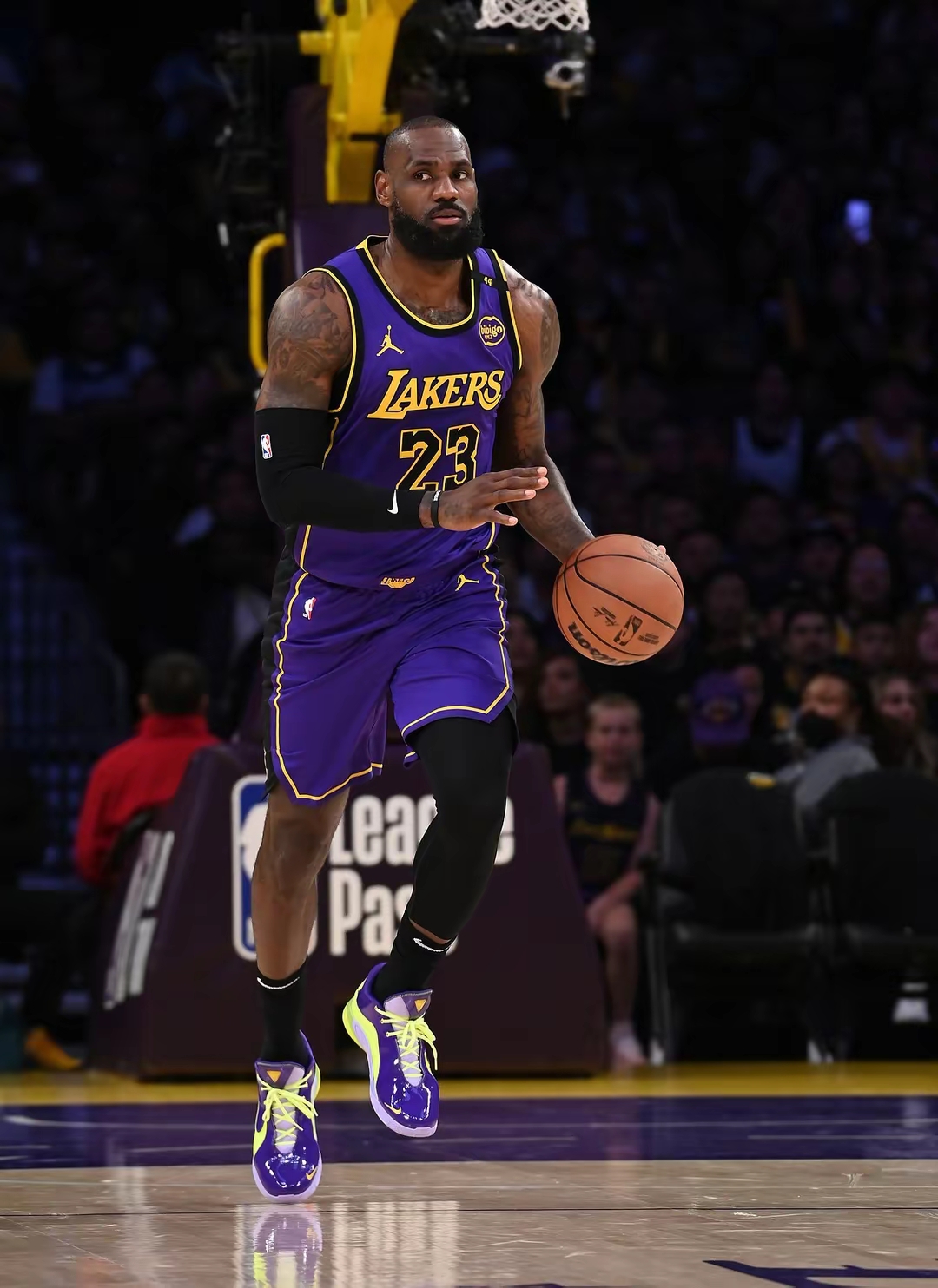 开云平台-詹皇再度破万分,NBA生涯里程碑再进一步