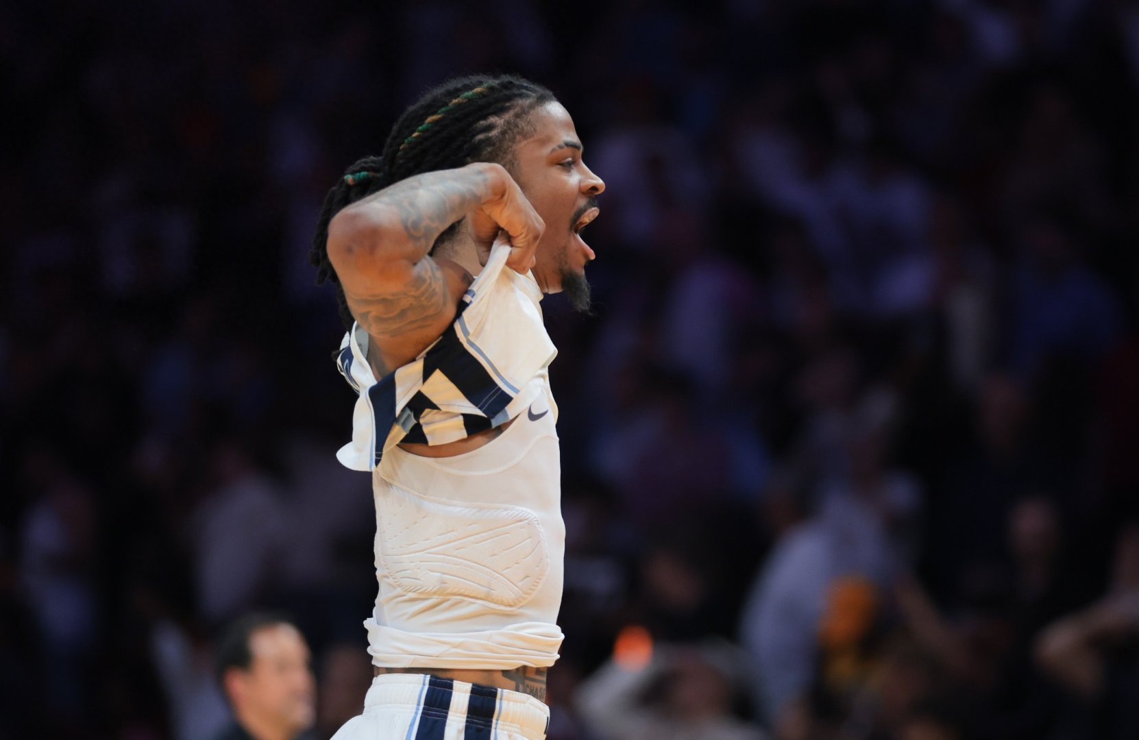 开云体育下载-爵士客场力克灰熊,取得系列赛首胜