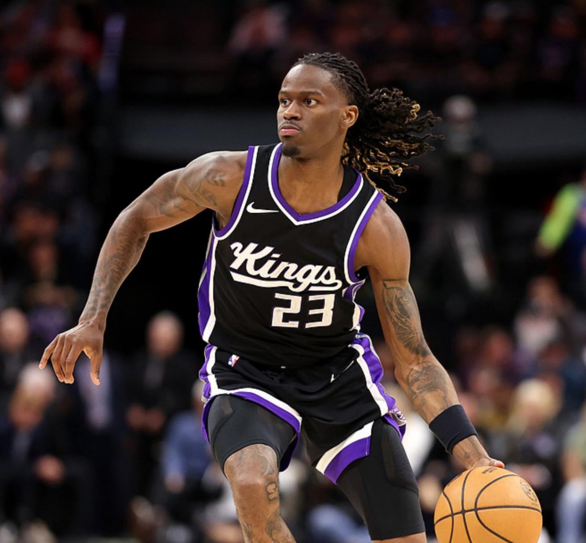 开云平台-雄鹿险胜新疆队，西亚卡姆高光表现的简单介绍