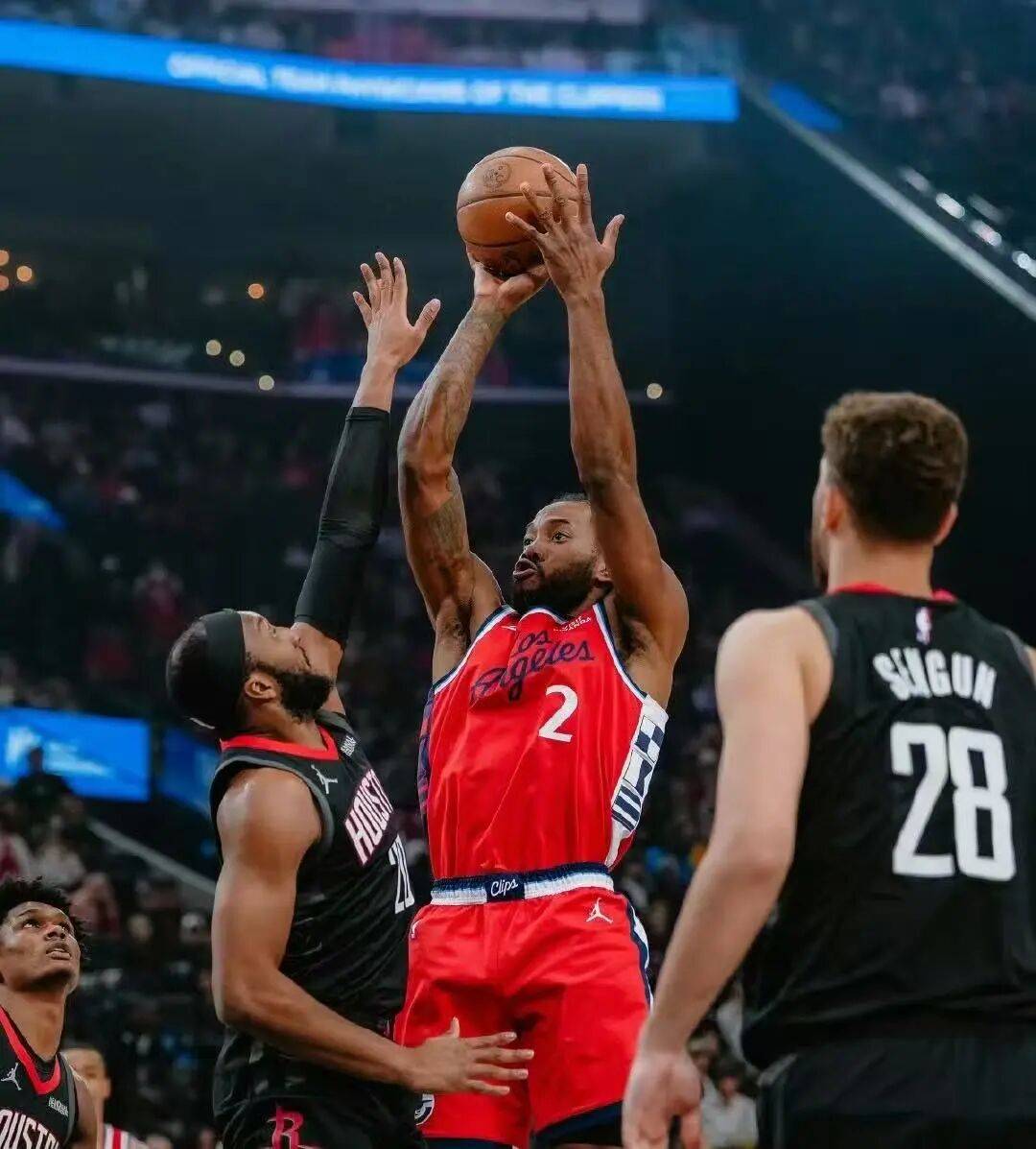 开云体育下载-湖人横扫广州队，伦纳德点燃赛场