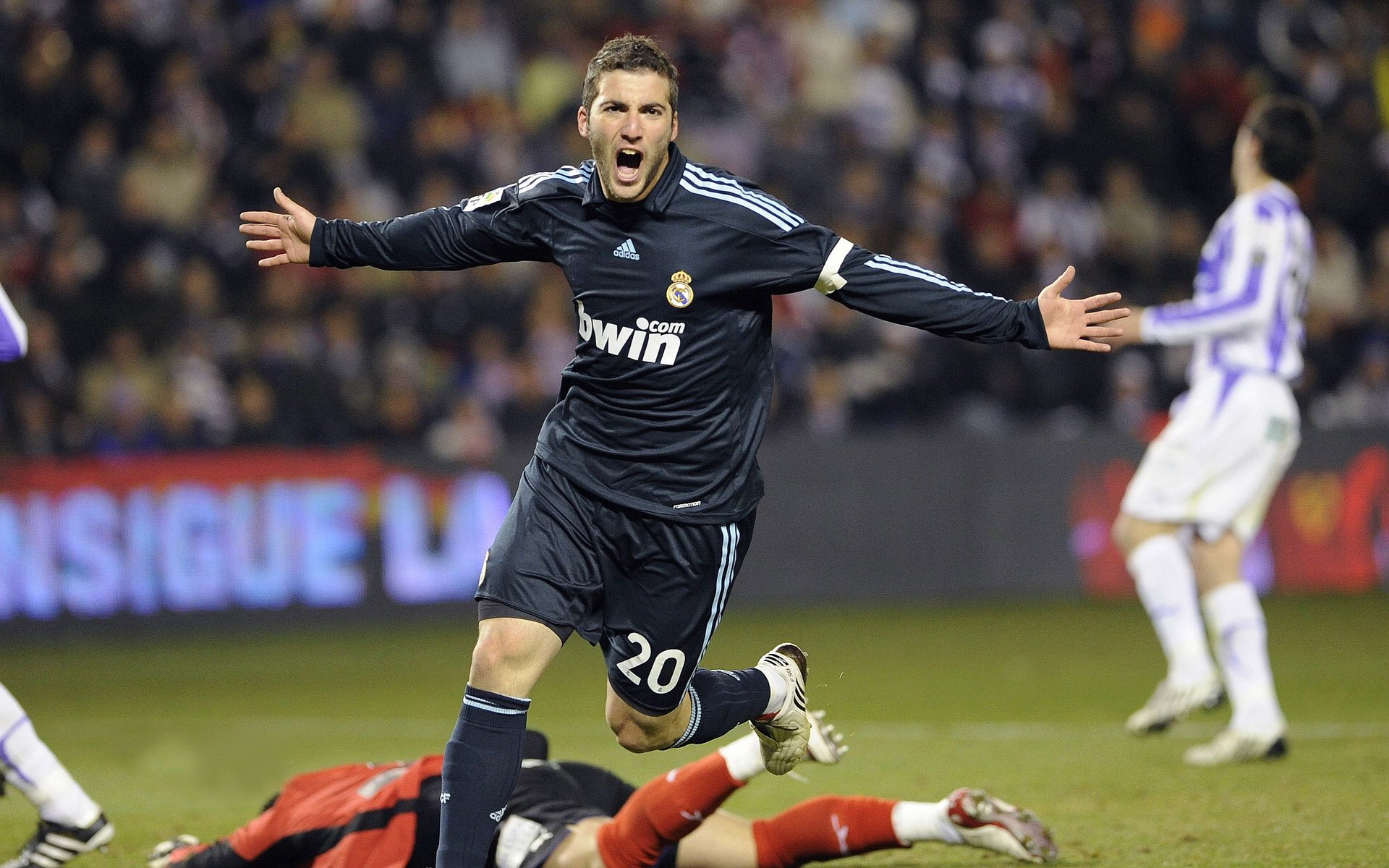 开云体育APP下载-加维的领袖之光，巴黎绝杀日本的史诗之战