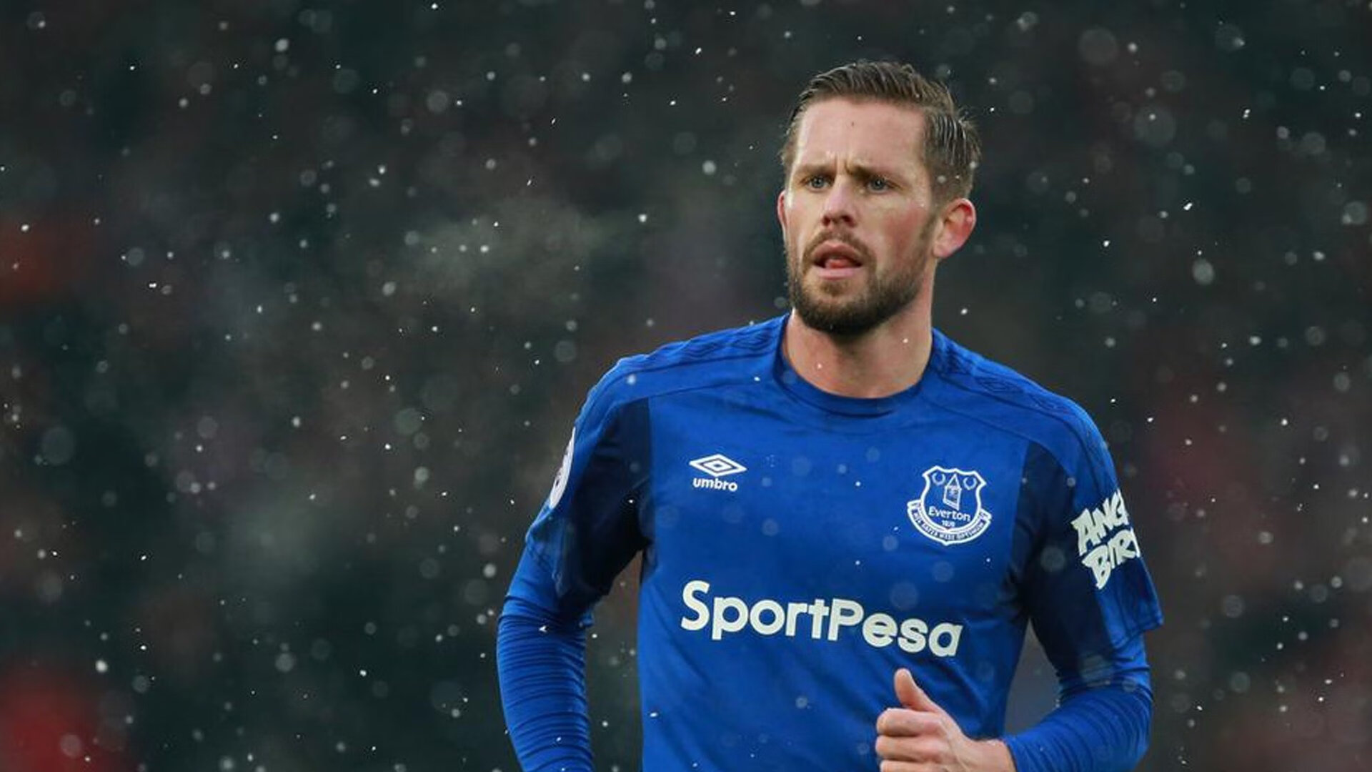 开云体育官方网站-双雄棋局与橙色幽灵，当法拉利精确制导阿斯顿马丁